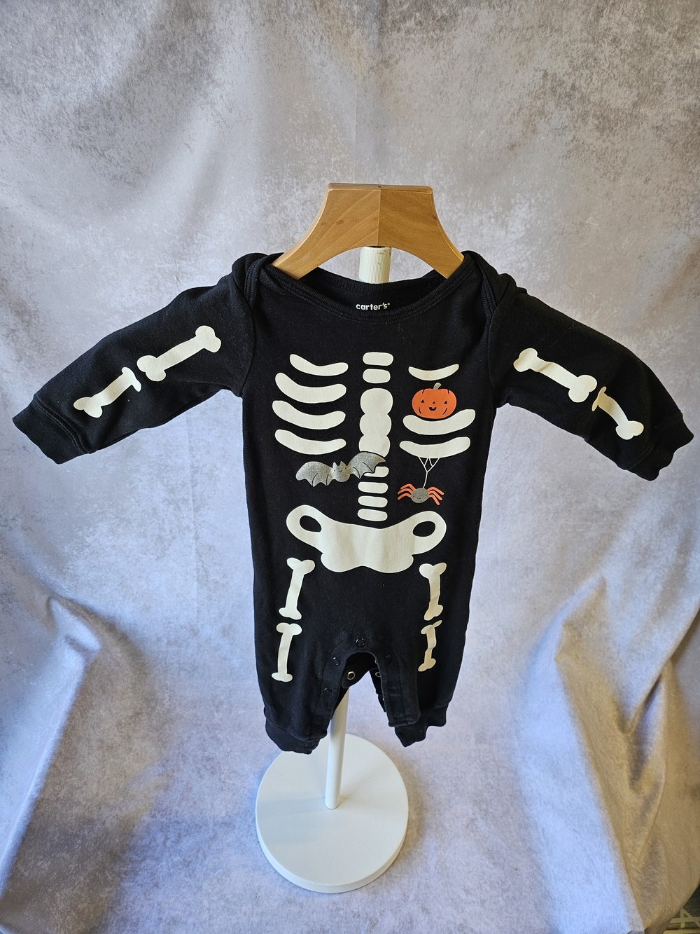 🎃 Carter’s Skeleton Romper (9 Months) – Metallic Silver! 🎃